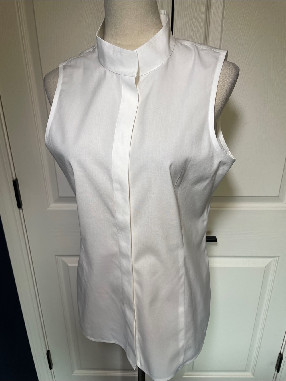 Talbots Wrinkle Resistant White Sleeveless Mandarin Collar Blouse Size 10
